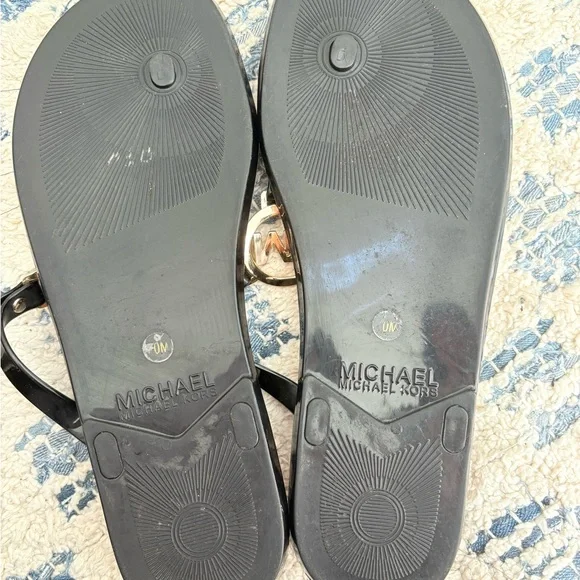 MICHAEL Michael Kors Charm Jelly Sandals - Picture 5 of 5